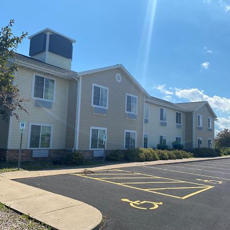 Americinn By Wyndham Oshkosh Exteriör bild