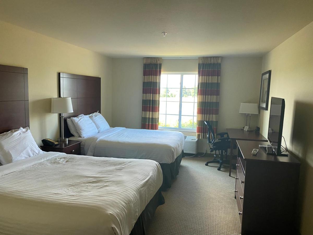 Americinn By Wyndham Oshkosh Exteriör bild
