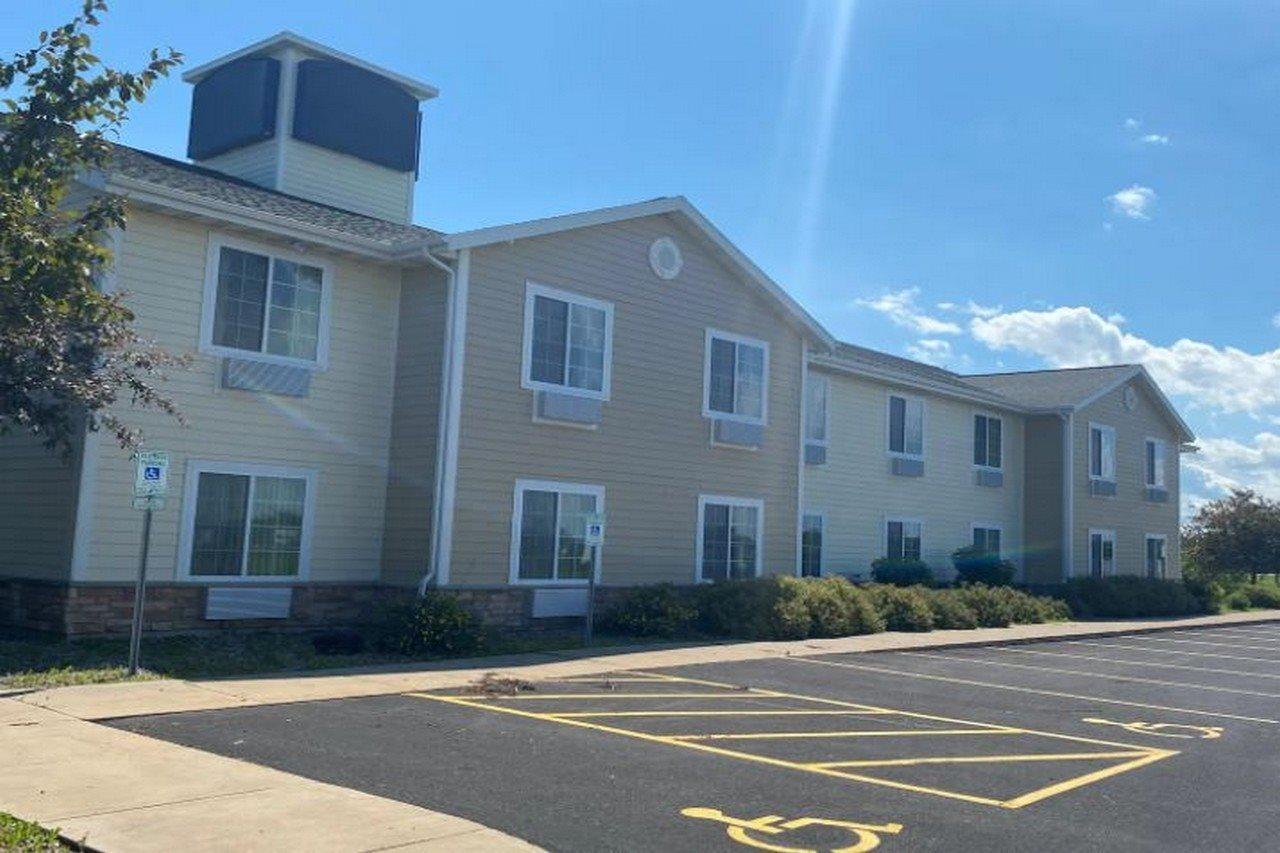 Americinn By Wyndham Oshkosh Exteriör bild