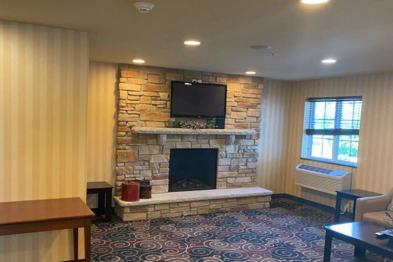Americinn By Wyndham Oshkosh Exteriör bild