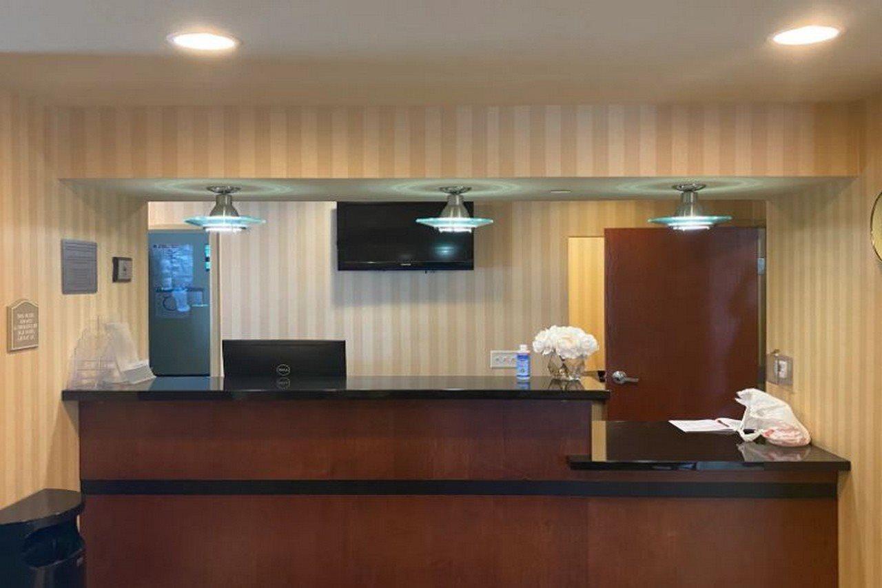 Americinn By Wyndham Oshkosh Exteriör bild